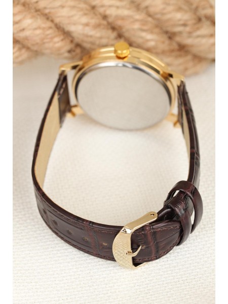 Kahverengi Deri Kordonlu Gold Renk Metal Kasa Atatürk Portreli ve Bayraklı Erkek Saat Kahverengi Deri Kordonlu Gold Renk Metal Kasa Atatürk Portreli ve Bayraklı Erkek Saat